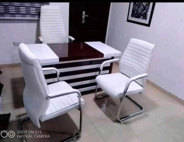 1.6 Metres Exclusive Office Table With Extension And Mobile Drawer