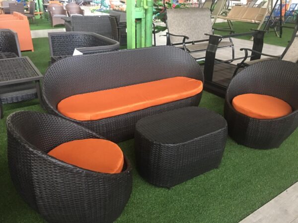 Oval 4 seater outdoor chair + Table - Image 2